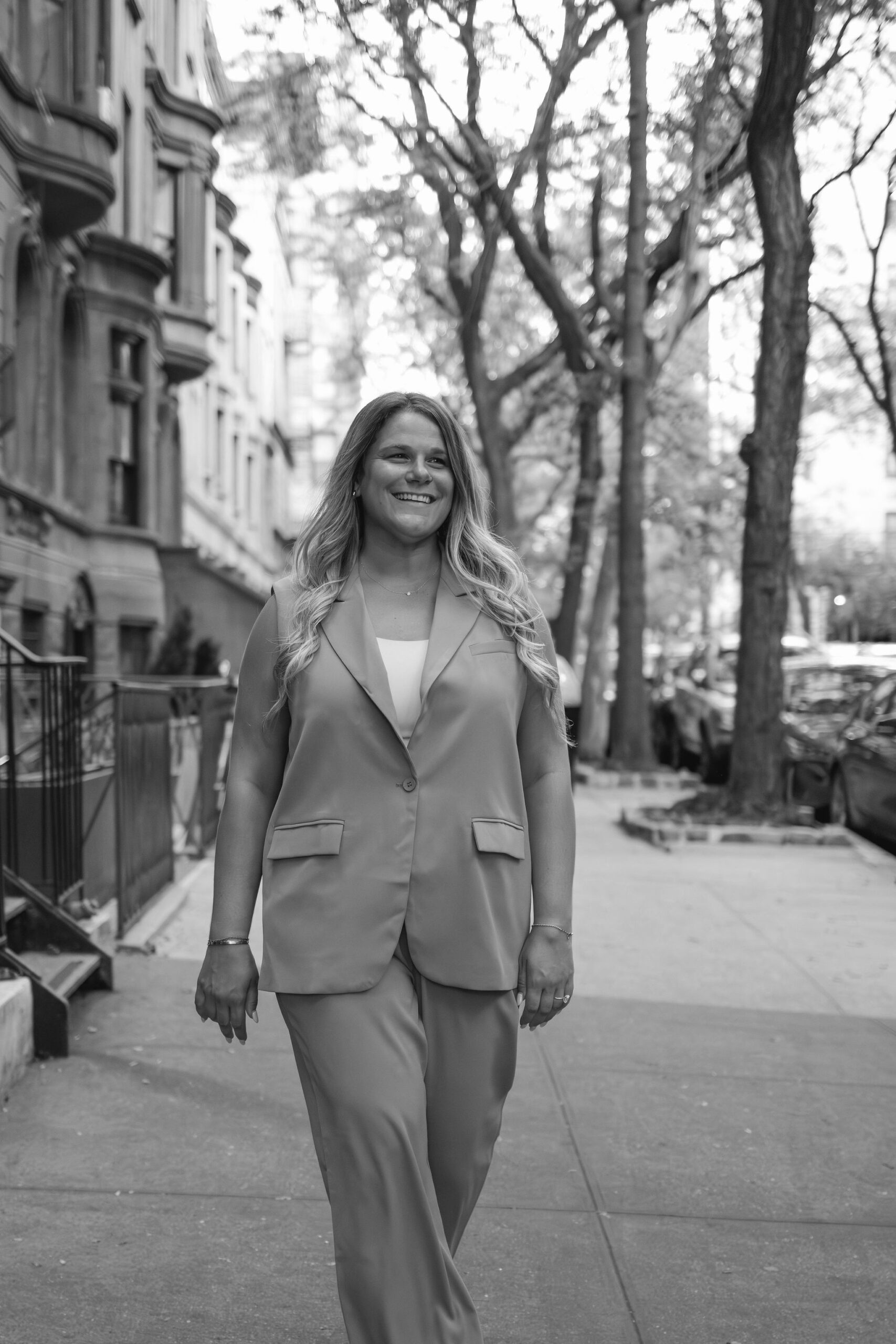 Black and white photo of therapist in the city